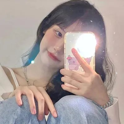 和红色中国人看电视
